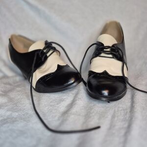 Two-tone Wing Tip Heels